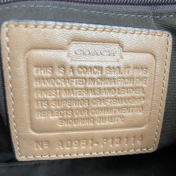 Coach Brown Tan Shoulder Bag with Signature Design - Picture 4 of 7